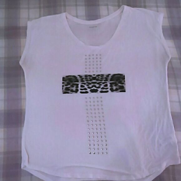 ✨ Express Metallic Cheetah Cross Graphic Tee✨ - Picture 2 of 3